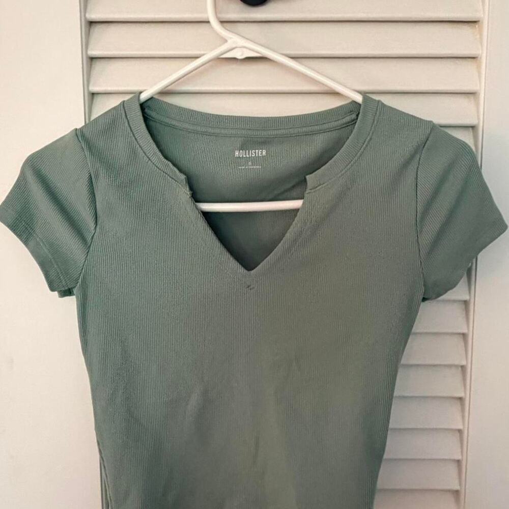 Hollister sage green v neck